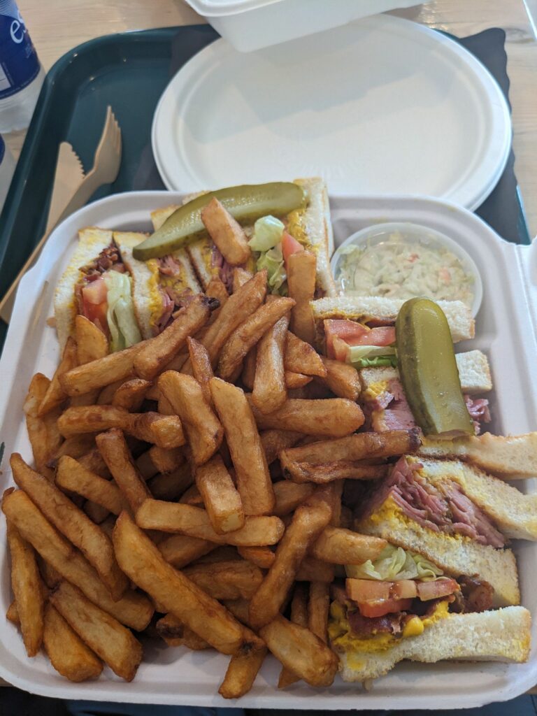 Casse-croûte et sandwich au smoked meat